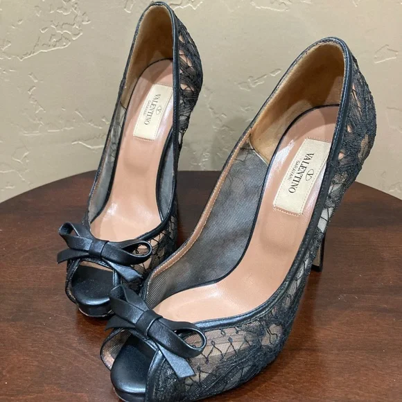 Valentino Garavani Peep Toe Lace Pumps with Bow - Picture 3 of 16